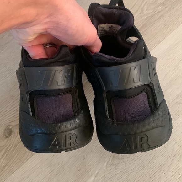 Nike mens Air Huarache Run Triple Black Shoes Size 9 - Picture 3 of 12